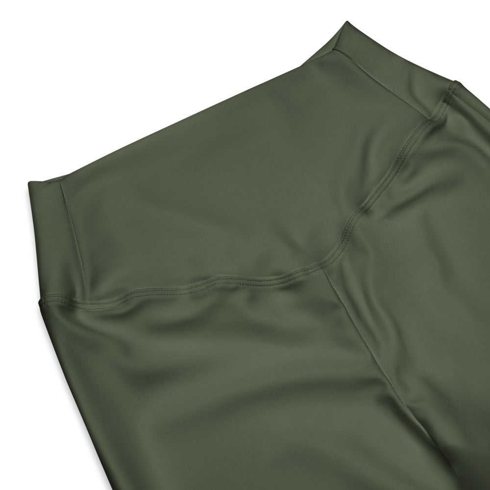 Eine von 83 Millionen Flare-Leggings – Oliv