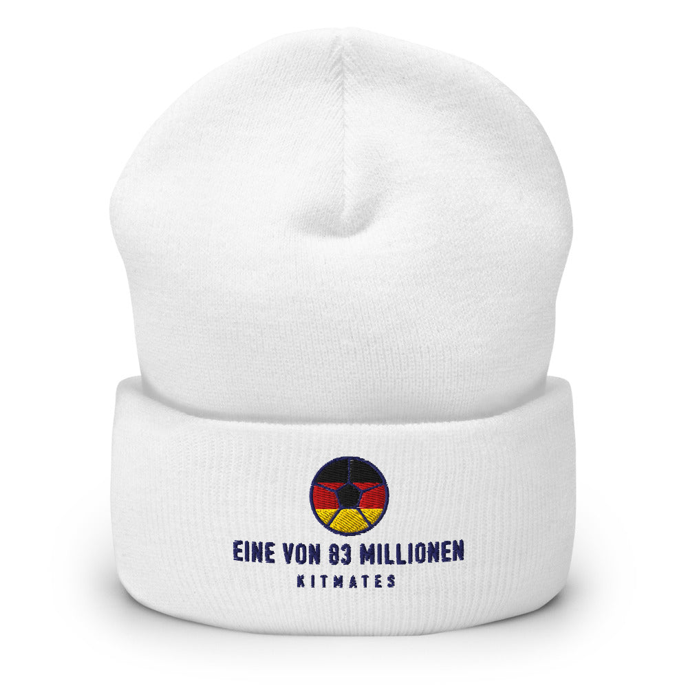 Eine von 83 Millionen Mütze – KITMATES Beanie – Weiß