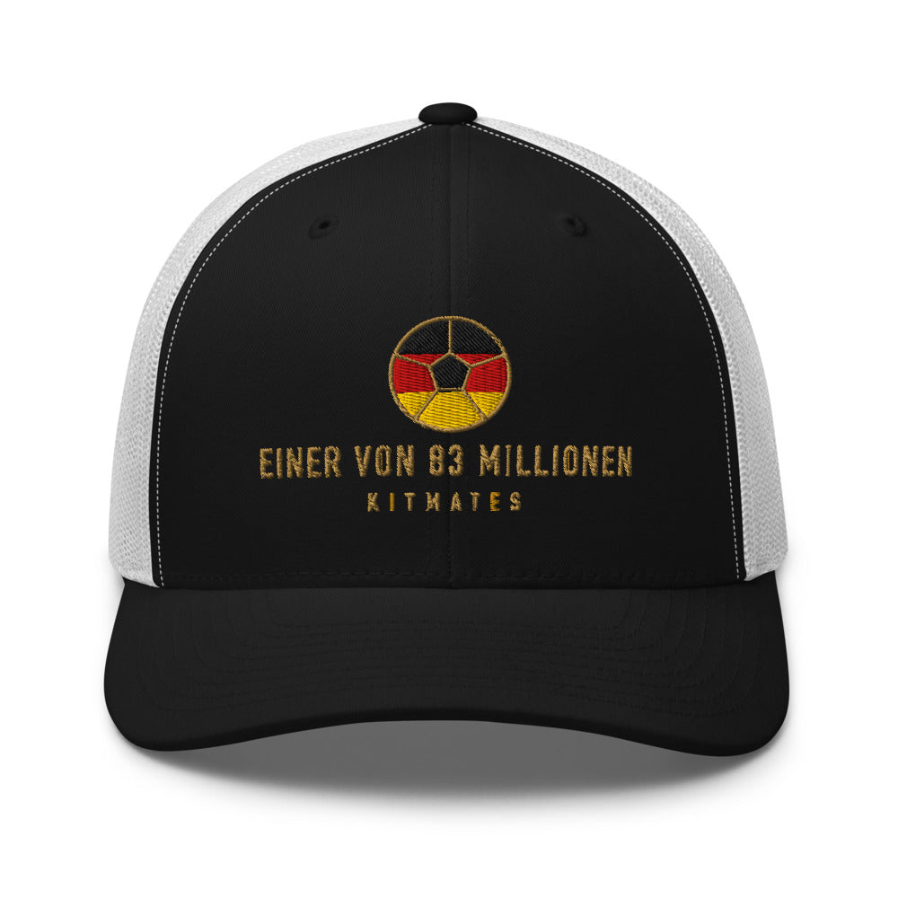 Einer von 83 Millionen Cap – KITMATES Trucker, bestickt – Schwarz/Weiß