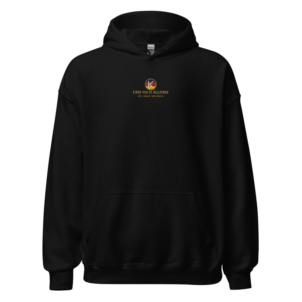 Einer von 83 Millionen Hoodie – Schwarz-Rot-Gold Edition – Schwarz