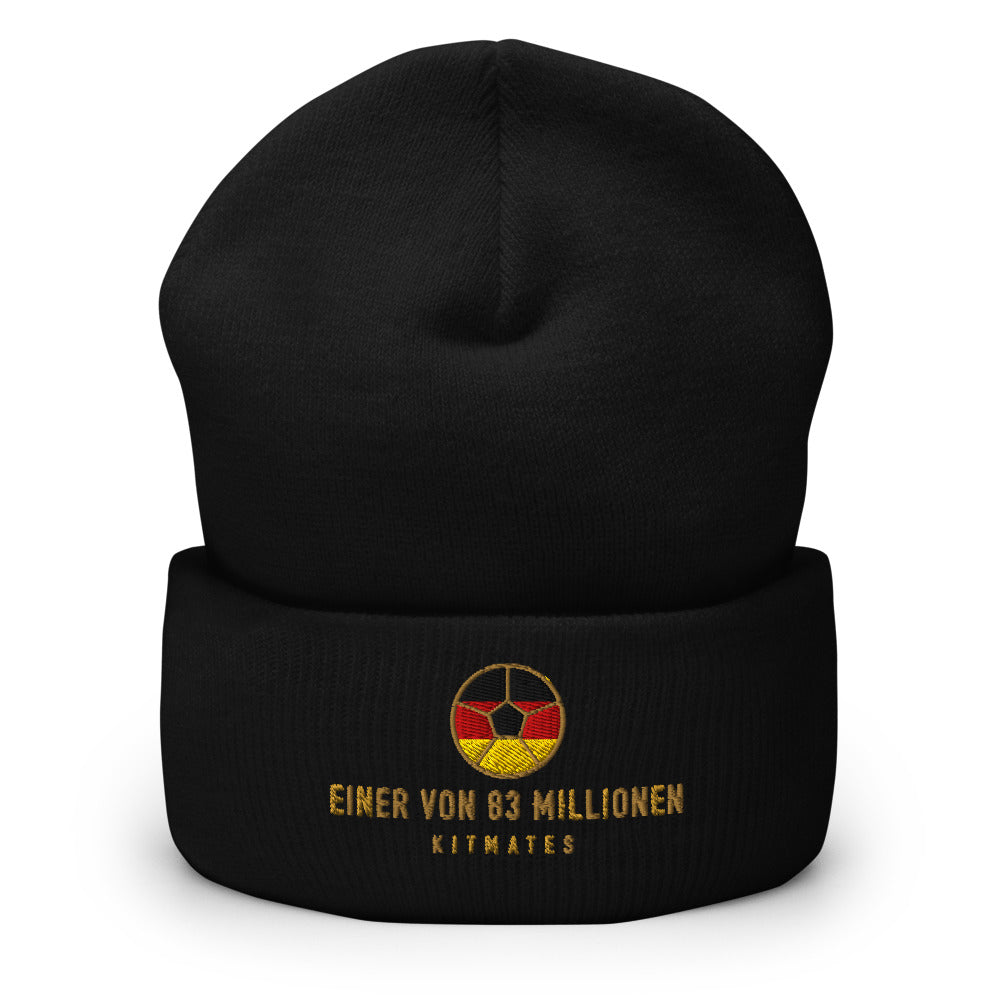 Einer von 83 Millionen Mütze – KITMATES Beanie – Schwarz